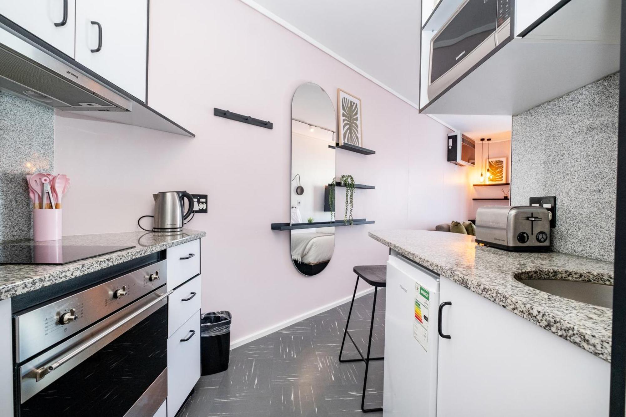 Flamingo 804 - Stylish Floor Sea Point With Daily Housekeeping Apartment Cape Town