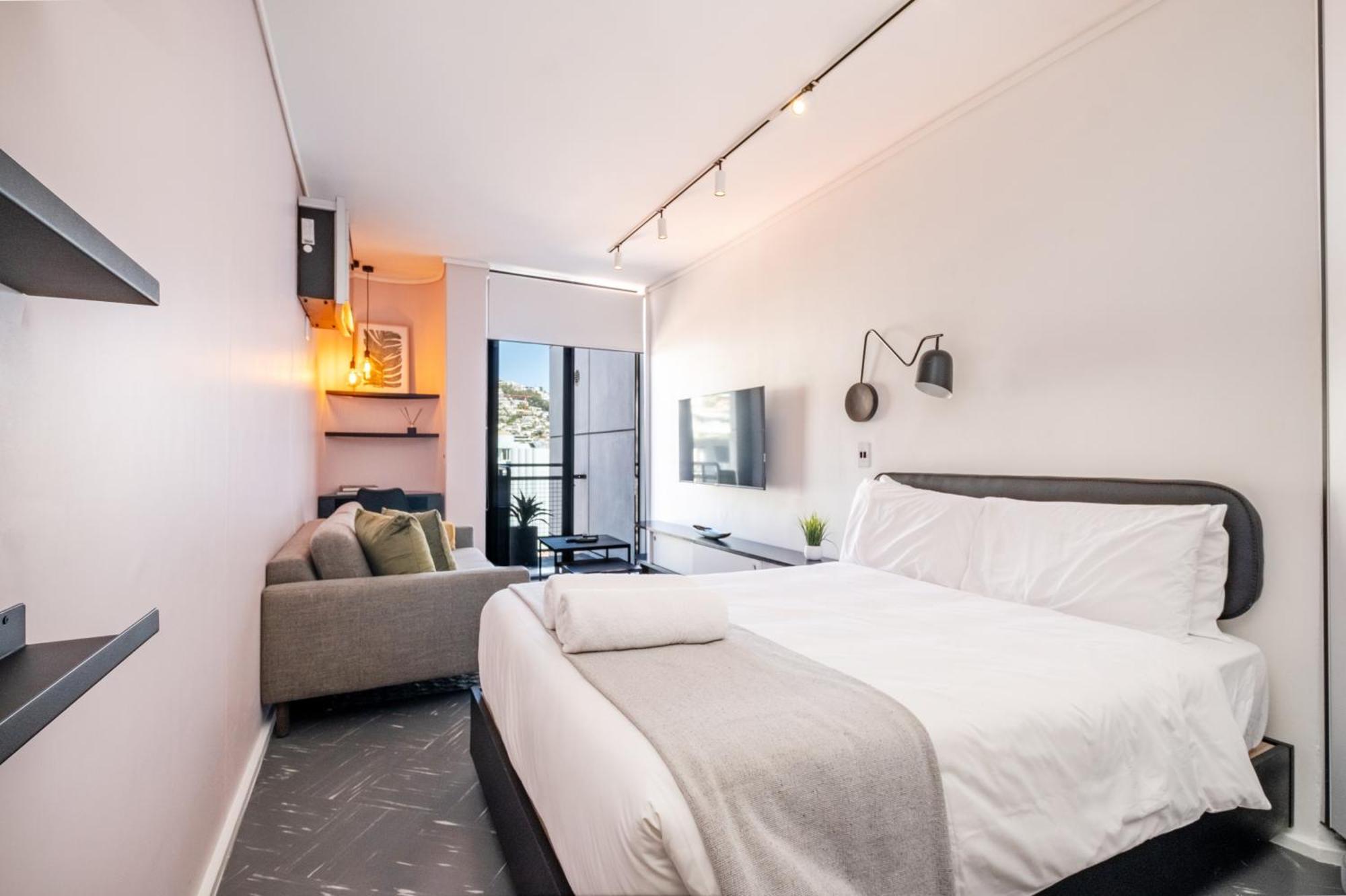Flamingo 804 - Stylish Floor Sea Point With Daily Housekeeping Apartment