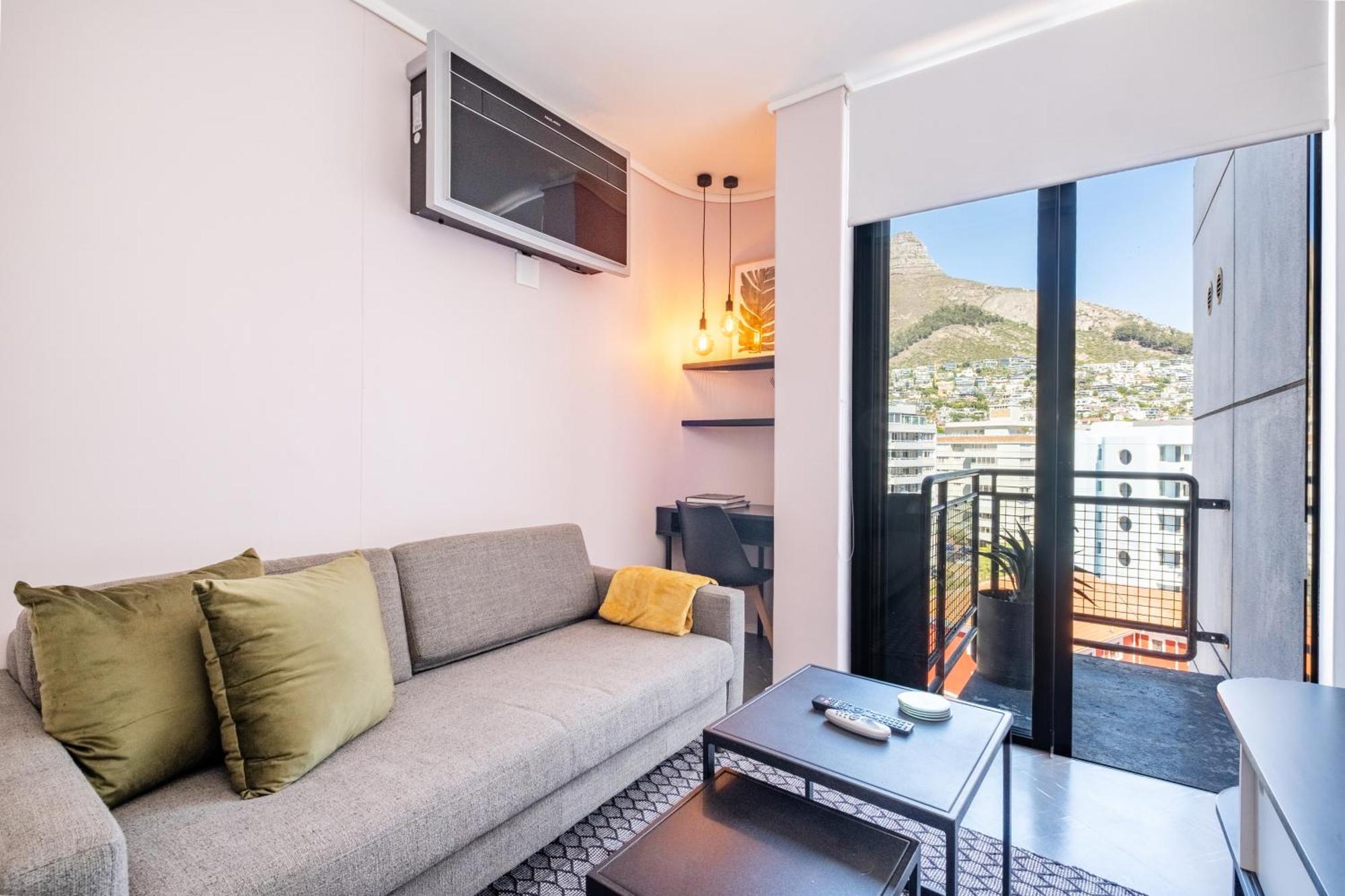 Flamingo 804 - Stylish Floor Sea Point With Daily Housekeeping Cape Town