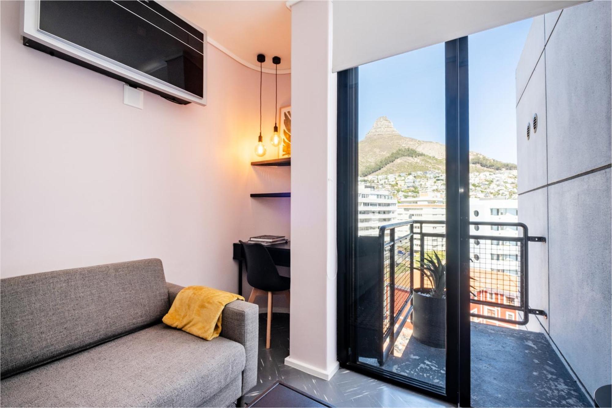 Flamingo 804 - Stylish Floor Sea Point With Daily Housekeeping Apartment Cape Town