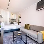 Flamingo 804 - Stylish Top Floor Sea Point Studio With Daily Housekeeping