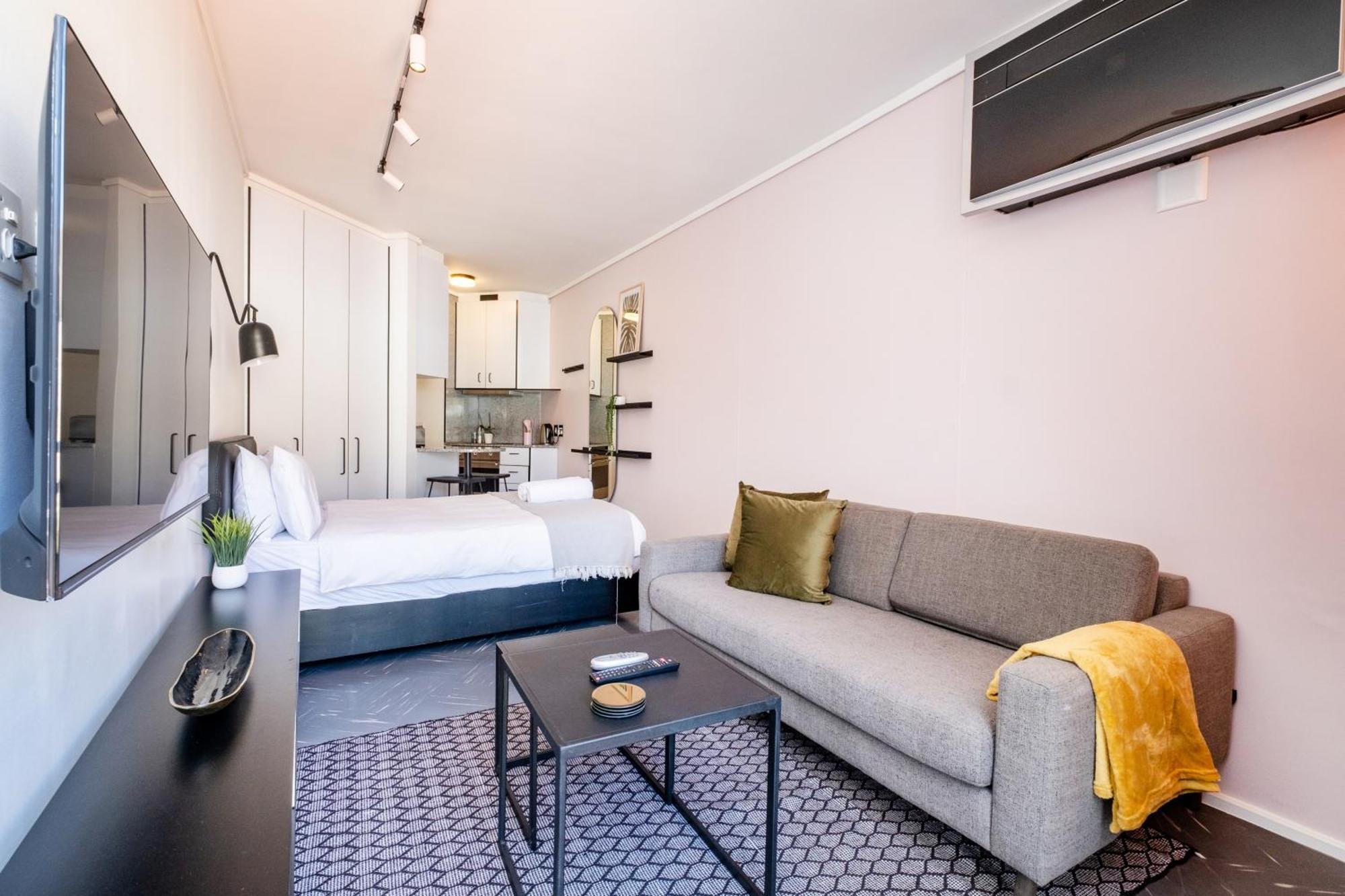 Flamingo 804 - Stylish Floor Sea Point With Daily Housekeeping